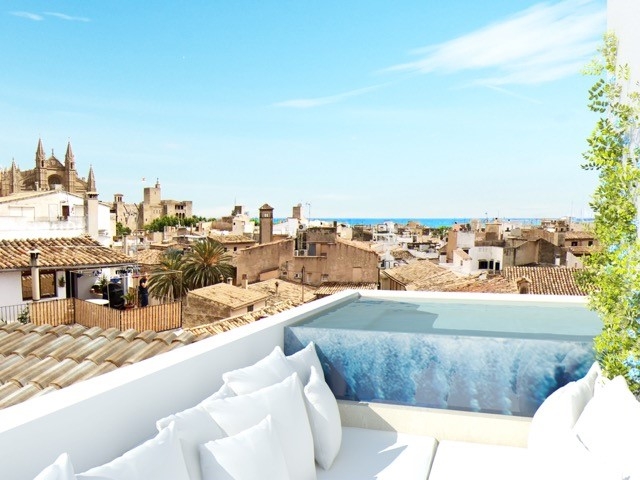 Ático con piscina en un edificio emblematico
