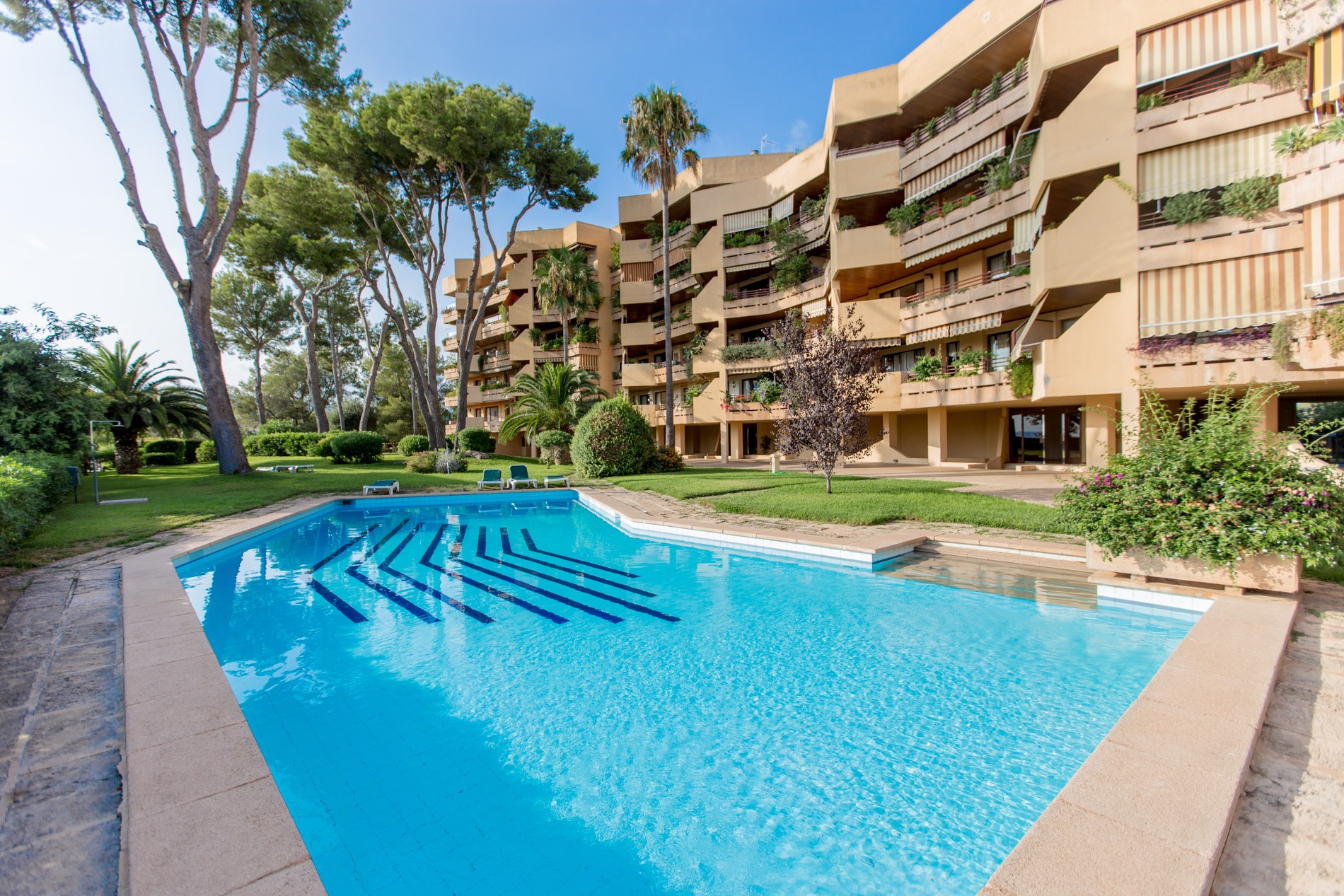 Amplio apartamento con una terraza grande en Bonanova