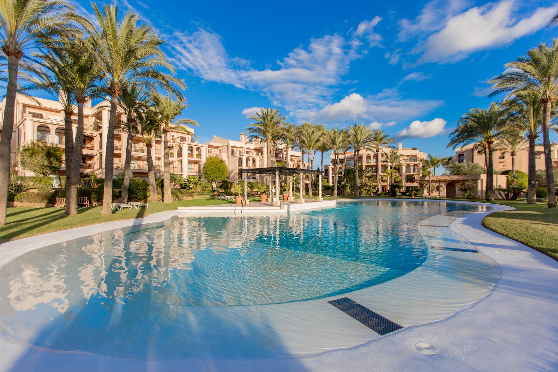 Piso en alquiler situado en un complejo residencial de lujo de Nova Santa Ponsa