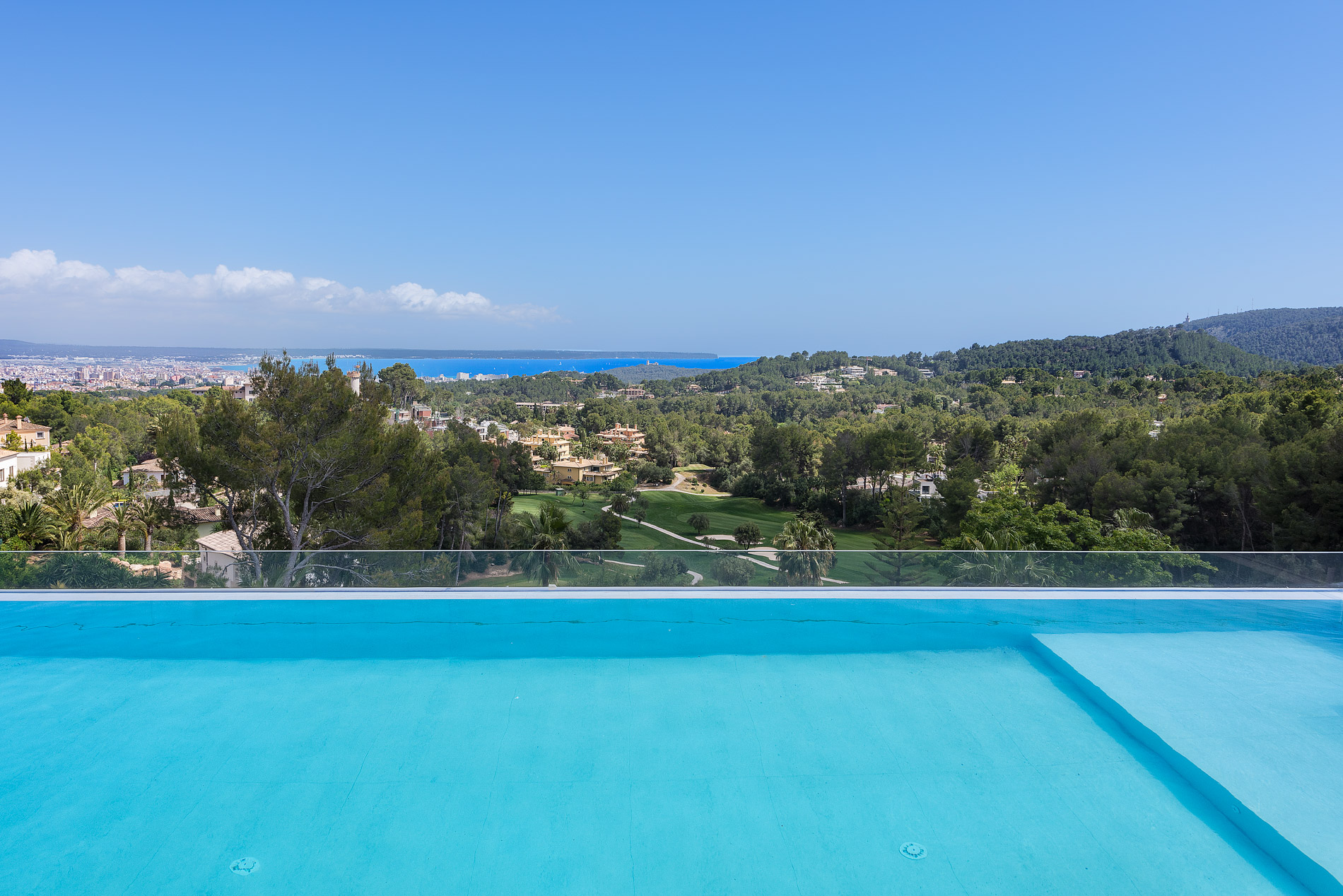 Villa moderna con vistas al mar en Son Vida