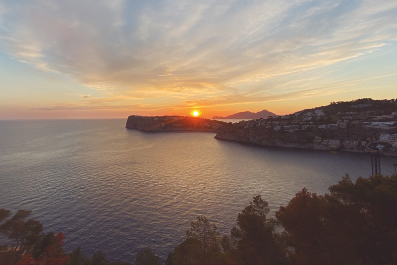 Solar en primera linea con  espectaculares al mar en Cala Llamp, Puerto Andratx