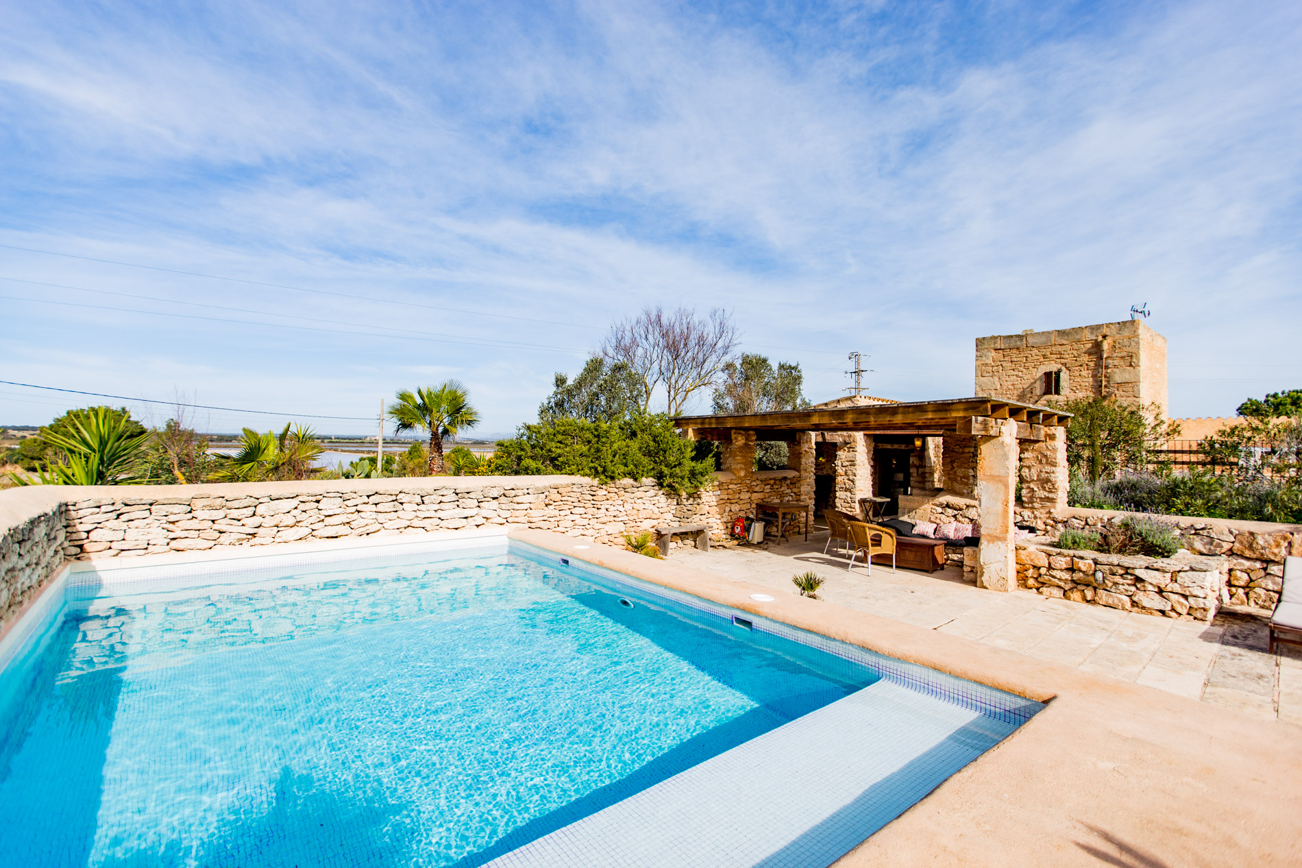 Finca con vistas al mar a pocos metros de la playa de Es Trenc