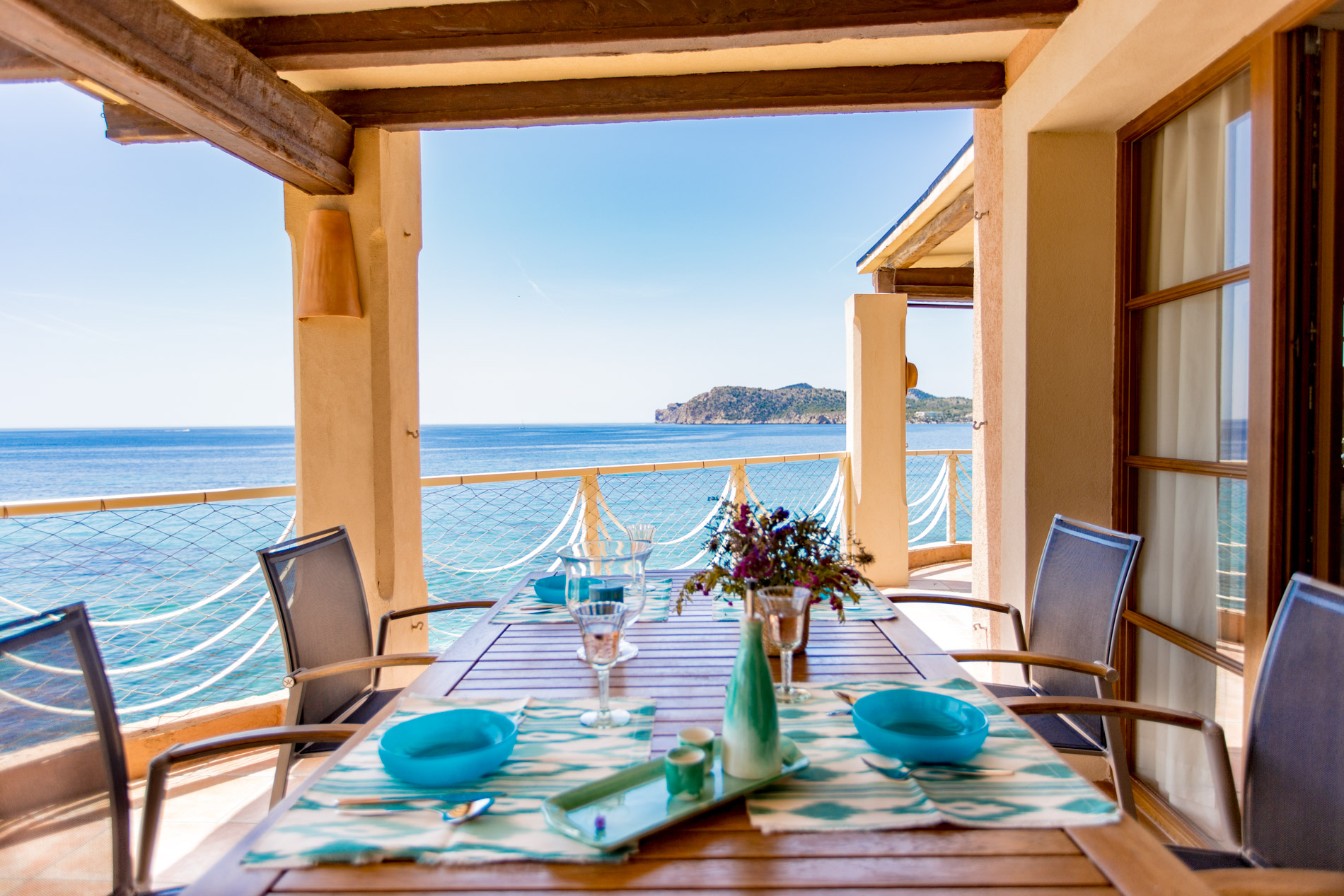 Casa en primera línea de mar con vistas espectaculares en Costa de la Calma