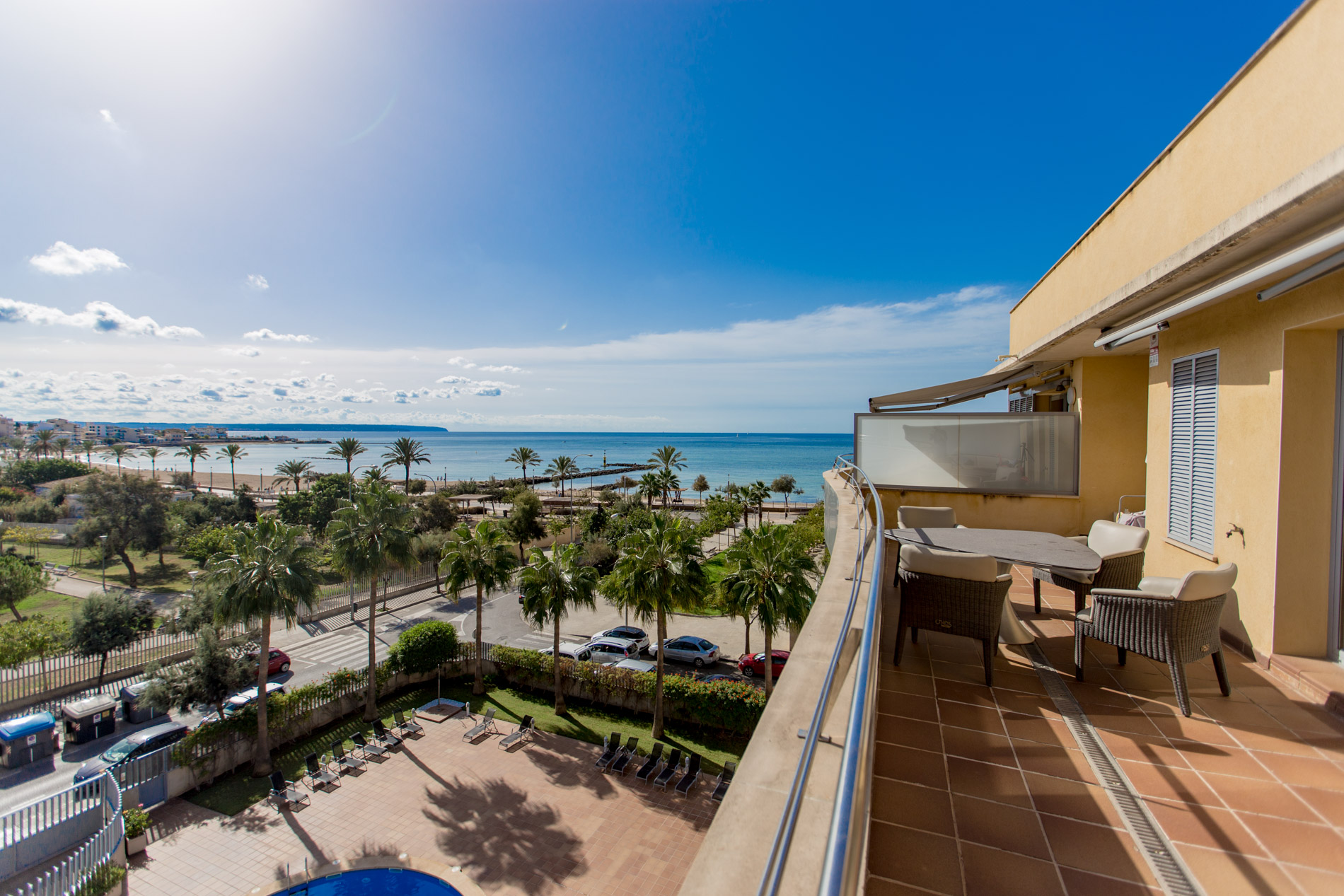 Apartamento con gran terraza y vistas al mar en El Molinar, Palma