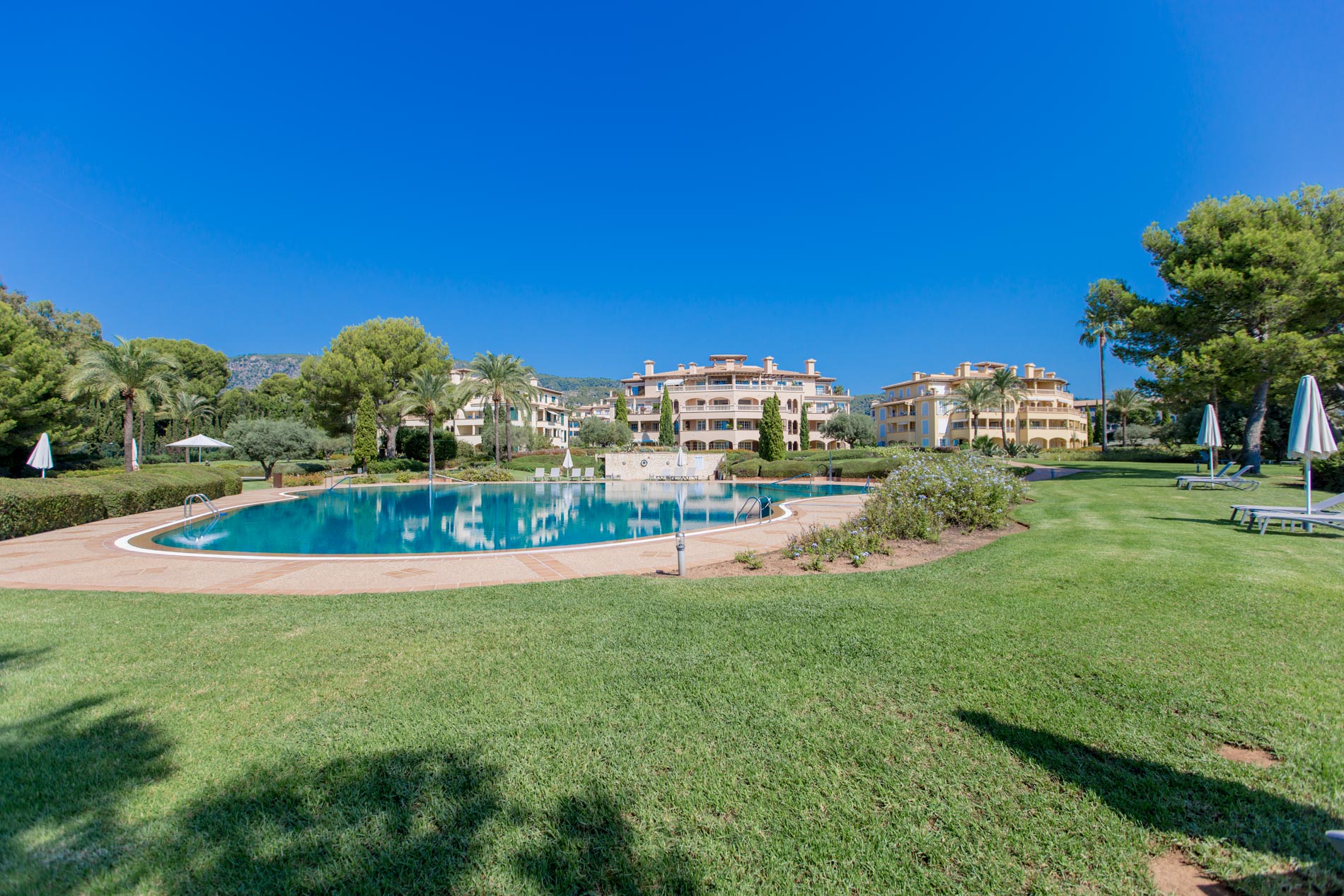 Fantastic apartment by the sea in the luxury complex Residencias Mardavall, Costa d'en Blanes
