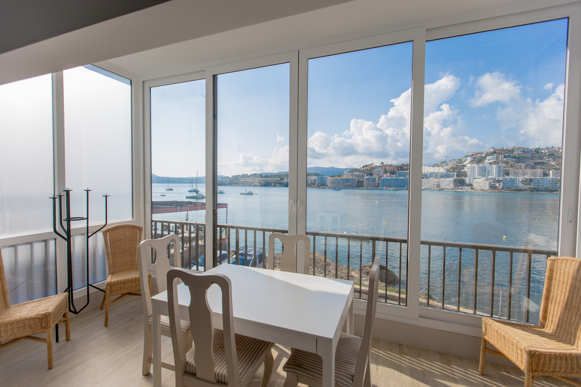 Renovated duplex apartment with sea views, opposite the beach in Santa Ponsa.