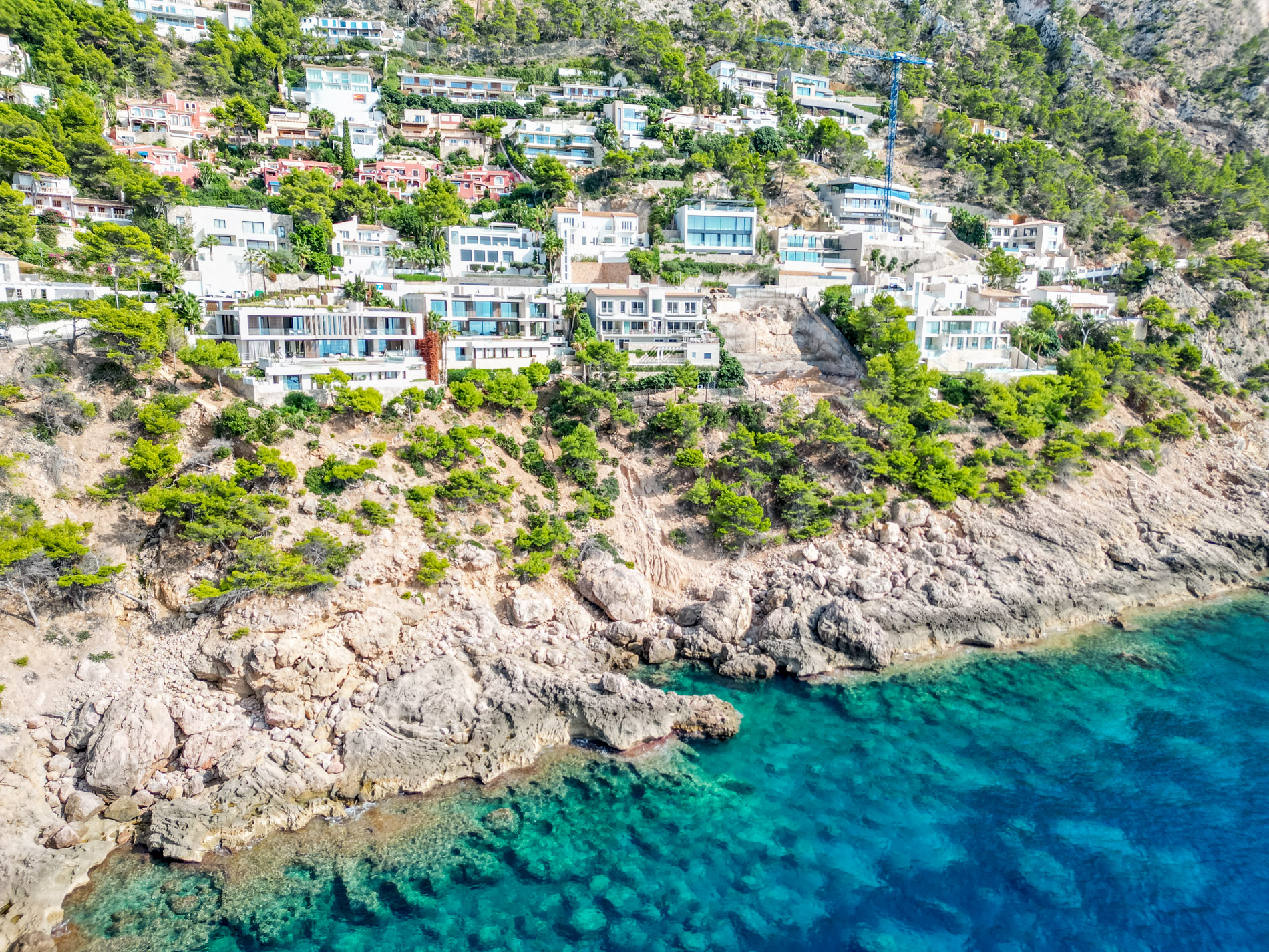 Explorando la Elegancia en Port d'Andratx: Una Villa de Ensueño en primera linea del mar