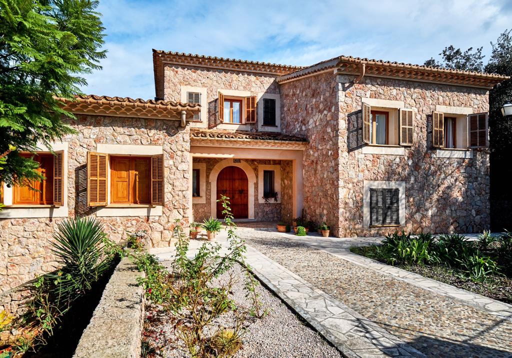 Finca en alquiler, en una zona residencial muy tranquila con vistas a la Sierra de Tramontana