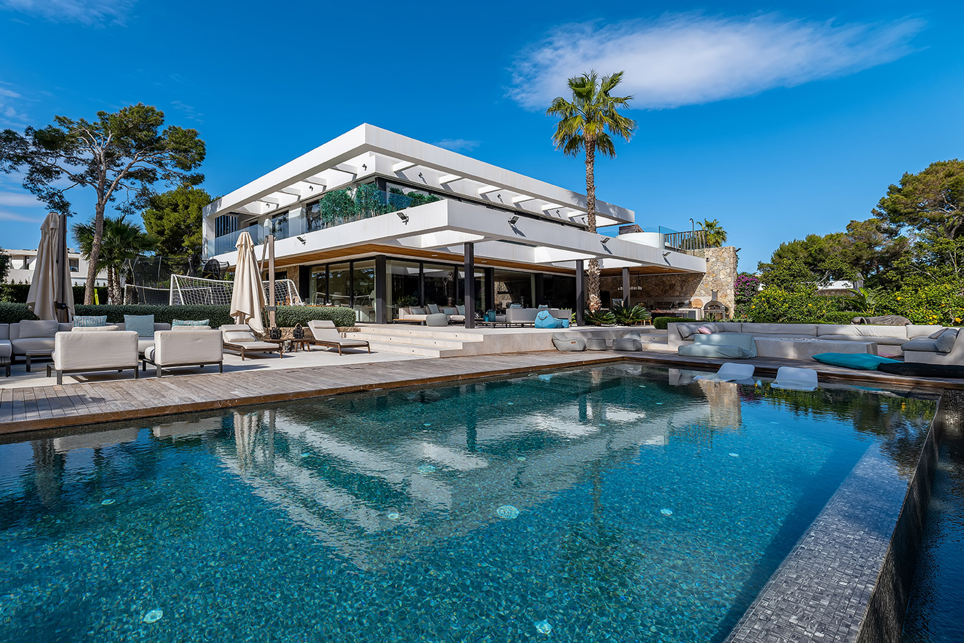 Exklusive Designervilla in ruhiger Lage neben dem Golfplatz in Santa Ponsa