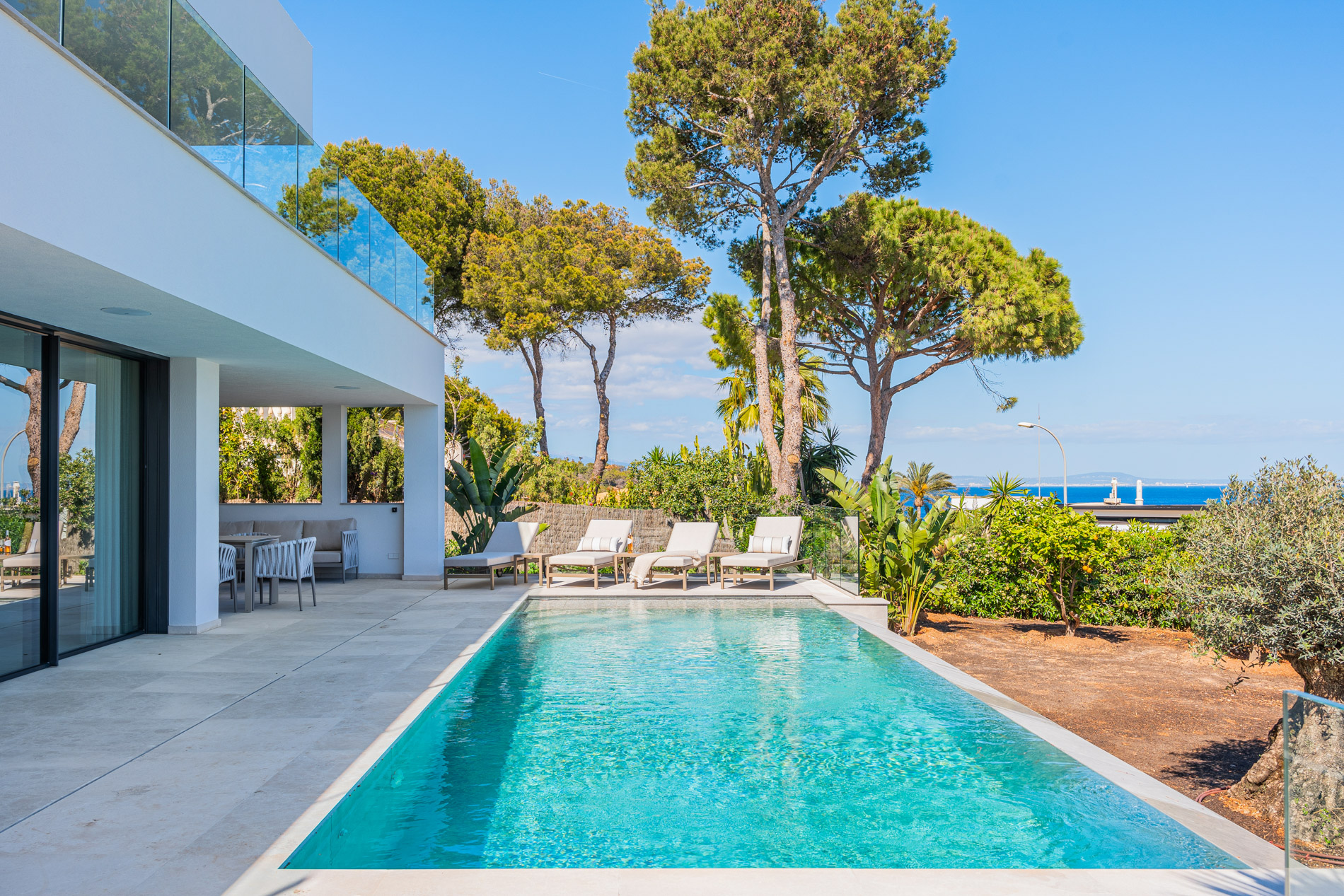La belleza de la simplicidad - Villa de diseño con vistas al mar en Sol de Mallorca