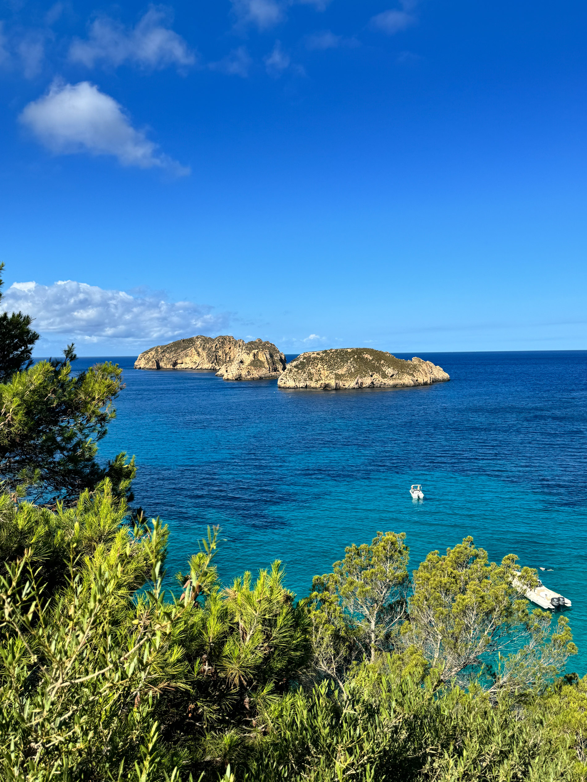 Oportunidad Única: 3 Solares Exclusivos con Licencia para Villas de Lujo en Santa Ponsa