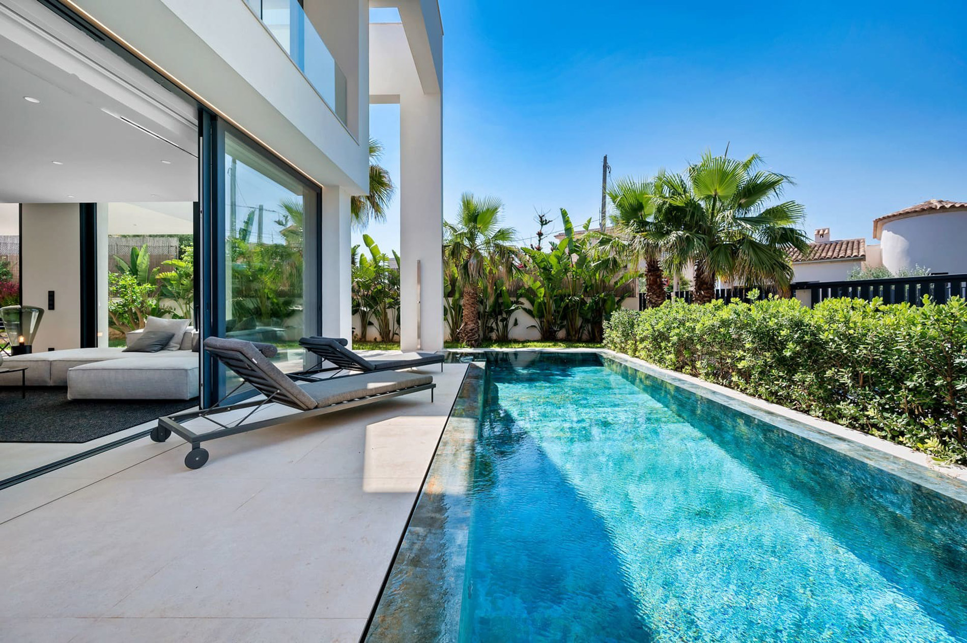 Villa nueva con vistas al mar y a Port Adriano en El Toro