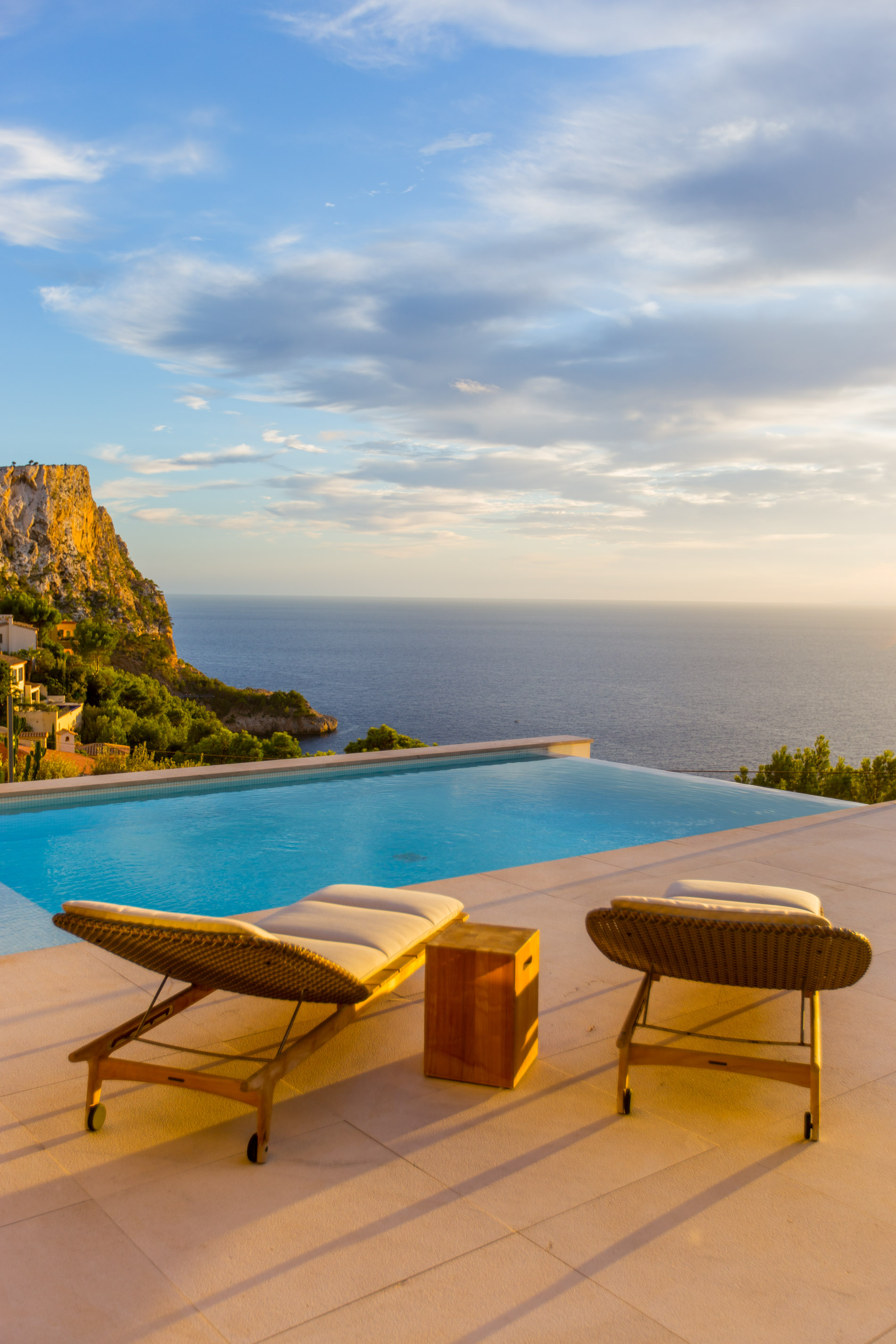 Villa de diseño con increibles vistas al mar y jardín plano en Cala Llamp, en el Puerto de Andratx