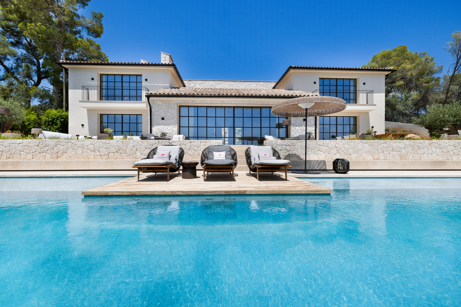 Exclusiva villa con inmejorables vistas al mar y gran jardín en el viejo Bendinat