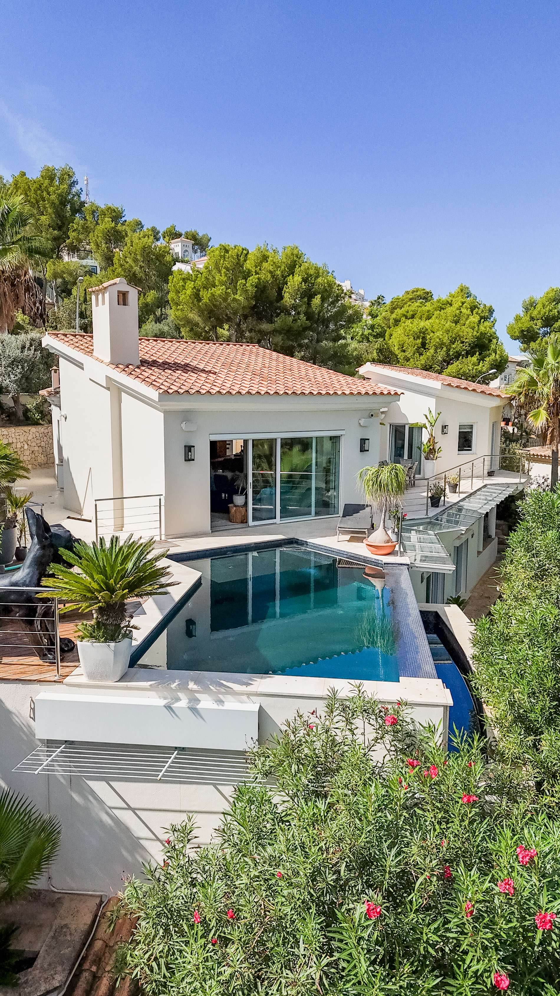 Villa con ligeras vistas al mar en Nova Santa Ponsa