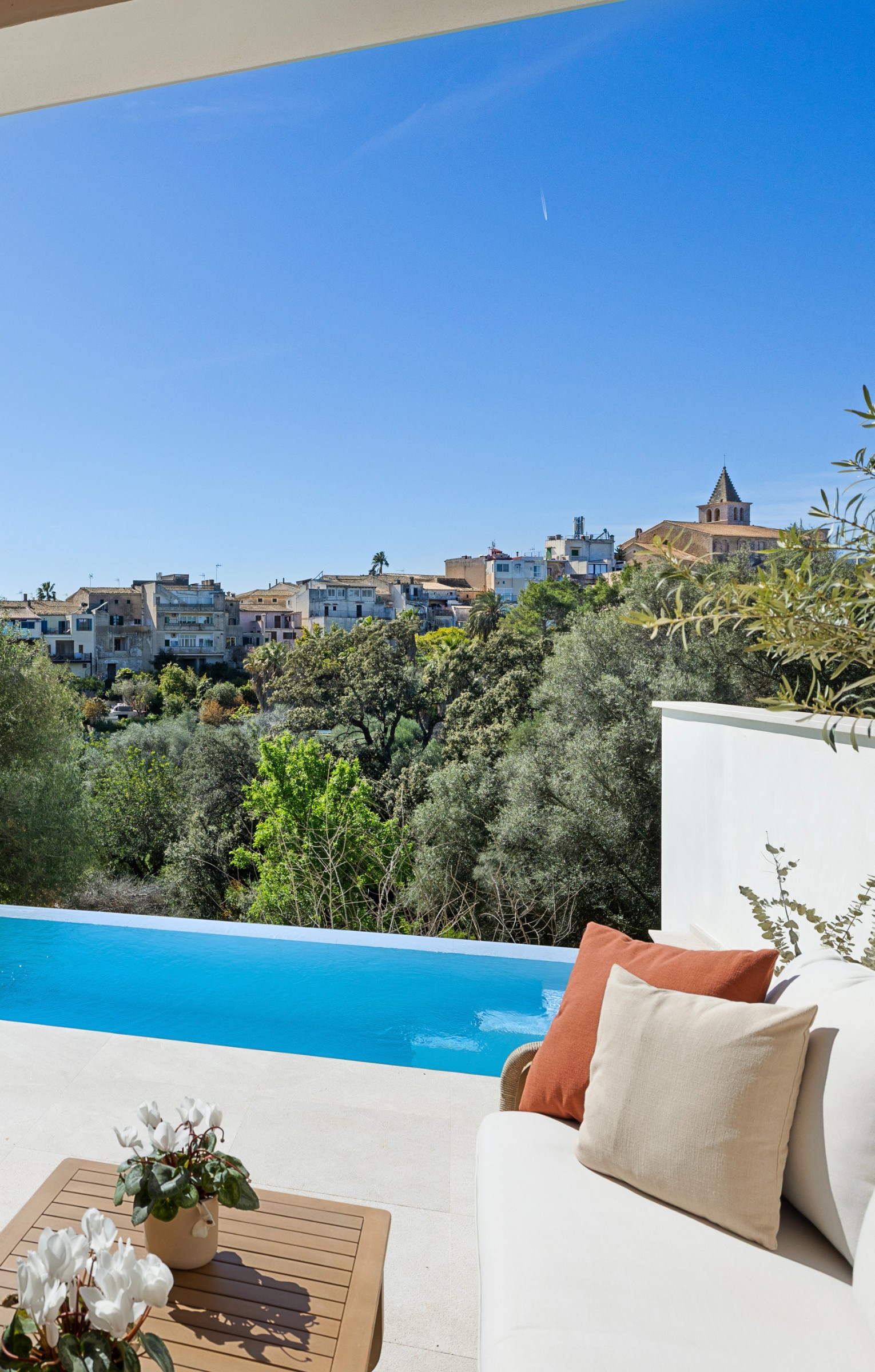 Exclusive newly finished townhouse with views of the Serra de Tramuntana, Campanet