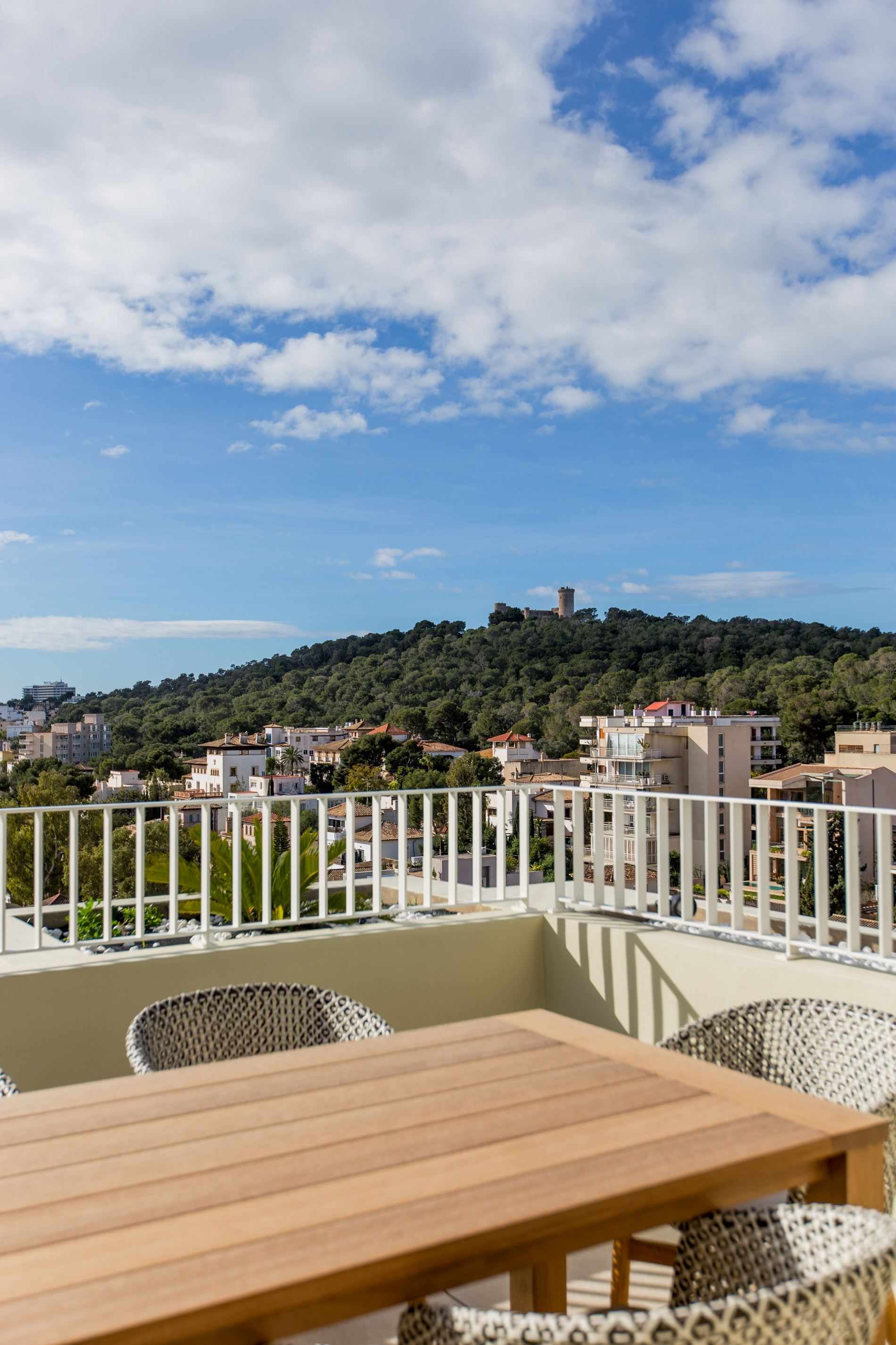 Renovated penthouse with panoramic terraces overlooking Palma